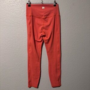 Vuori Studio Pocket Leggings Size Medium Grapefruit